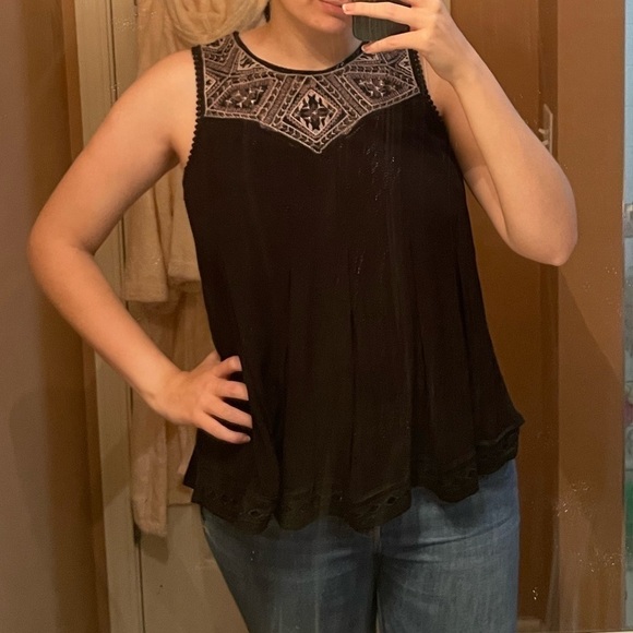 Sleeveless black top with aztec print - Picture 1 of 4